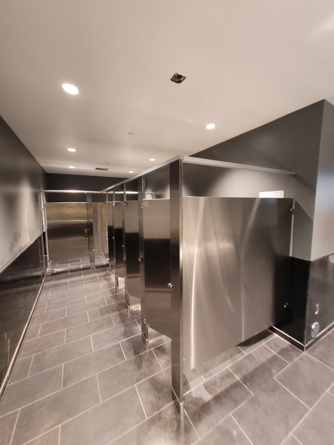 Toilet Partitions Experts – Installations, service calls and FREE estimates